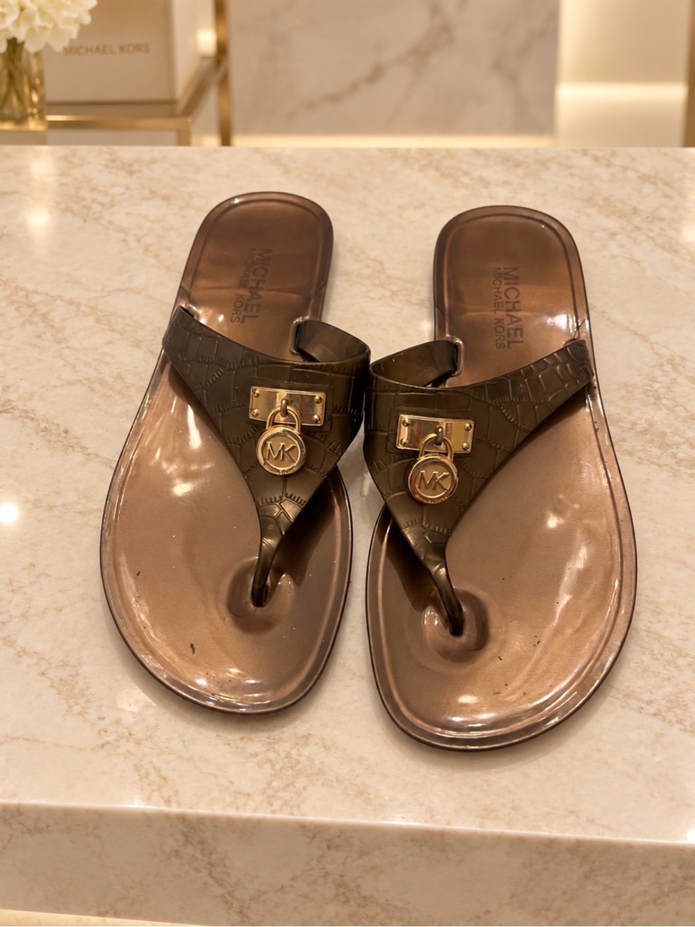 Women’s Michael Kors Mira Gold Jelly Thong Sandals – Size 6